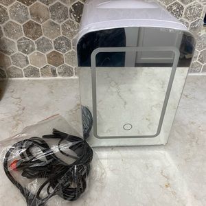 BRAND NEW Chefman Mirrored Beauty Fridge